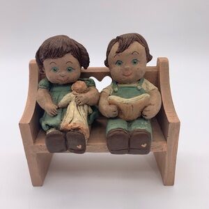 SIGNED 1987 Sarah’s Attic Friends Forever Figurines Sitting On A Bench Reading